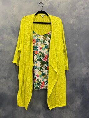 TERRA & SKY SHORT-SLEEVE FLORAL BEACH T-SHIRT W/ YELLOW CARDIGAN THAT COVERS ARM